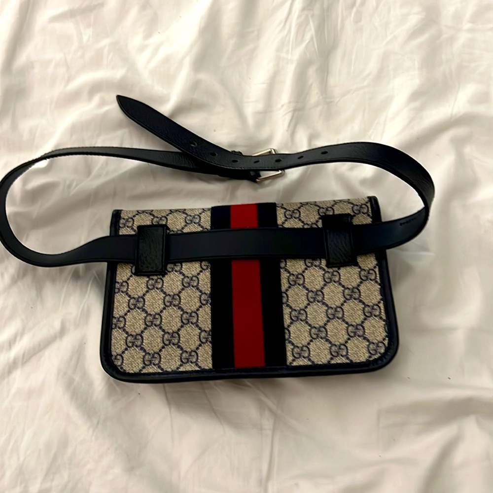 Authentic Gucci pouch - Picture 2 of 4